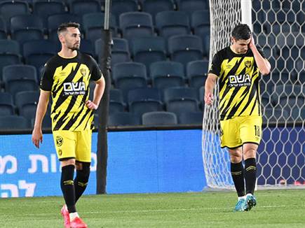 בית“ר מתרסקת על הדשא של טדי (צילום: ברני ארדוב)