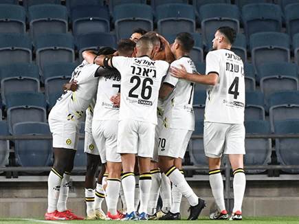 חגיגה גדולה של נתניה (צילום: ברני ארדוב)