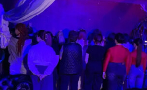 הפשיטה המשטרתית על מועדון "ביזאר", מוסקבה (צילום: Telegram)
