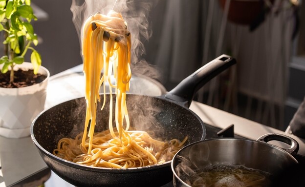 ווק על האש, מחבת על התנור ווק על האש, מחבת על התנור