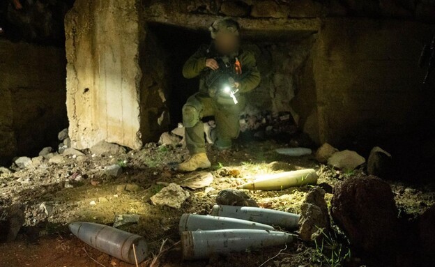 לוחמי ס״פ מזכים מאגר אמל״ח בסוריה (צילום: דובר צה