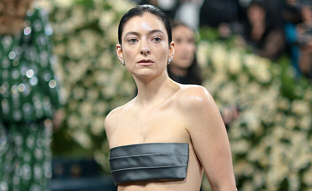 לורד (צילום: Dimitrios Kambouris/Getty Images for The Met Museum/Vogue, GettyImages)