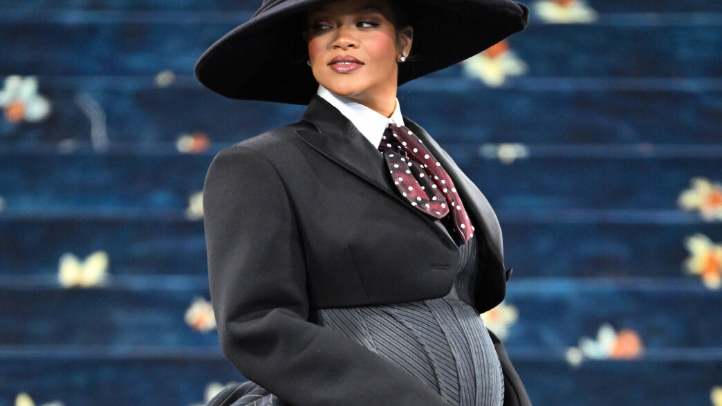 ריהאנה חושפת היריון במט גאלה 2025