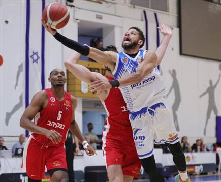 מקולום פתח את המשחק בסערה (שיבר)