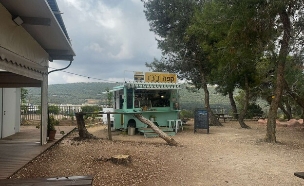 גוש שגב עגלת קפה צ׳צו  (צילום: מירב טלמור-קשי)