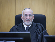 במערכת המשפט מזהירים: הקושי בהחלטת השופט בדימוס קולה