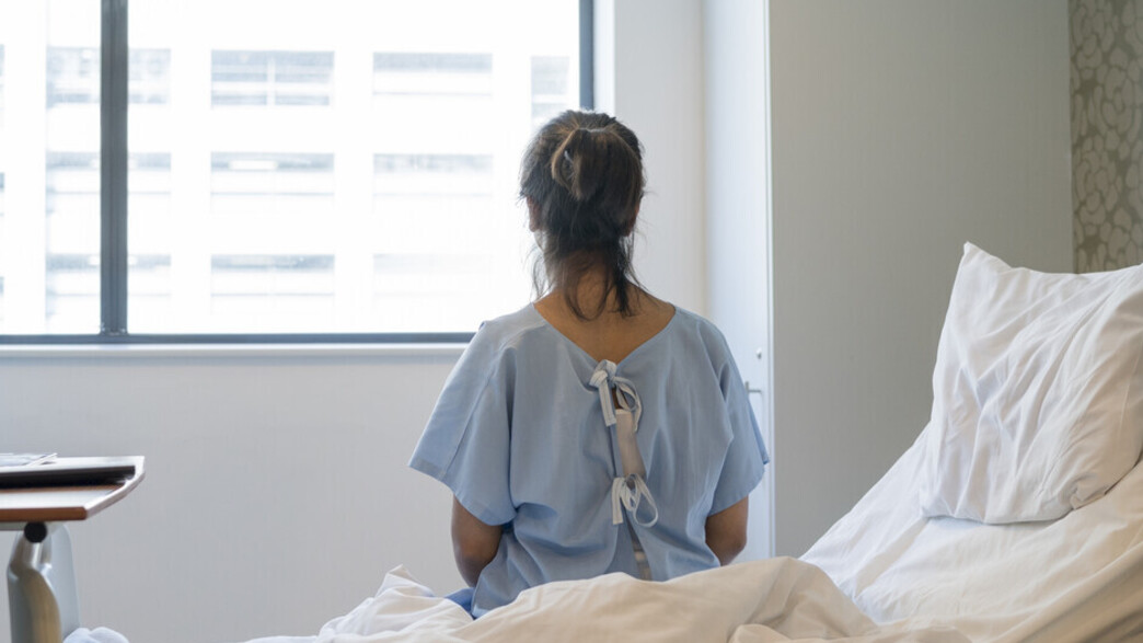 אישה בבית חולים, חולה