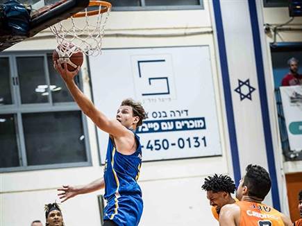 הוליך את הקלעים בצהוב. יוקובאיטיס (עודד קרני)