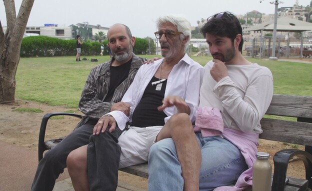 רן דנקר, אביו אלי ובן זוגו איתי וייזר (צילום: חדשות 12)