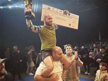 "אם לא הג`יו ג`יטסו הייתי מאבד את זה". סורמונט (צילום: ספורט 5)