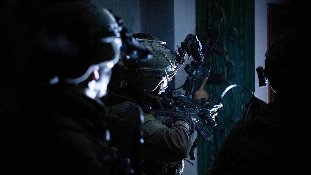 הכוחות מעבר לגבול