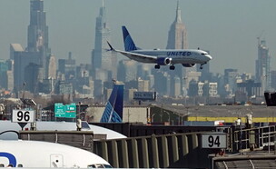 מטוסים של חברת "יונייטד" בנמל התעופה ניוארק (צילום: רויטרס)