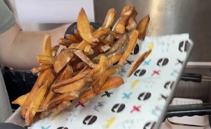 JBURGER. הצ'יפס (צילום: נעה צימר הוקר, mako אוכל)