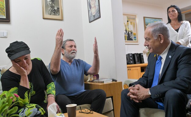 ראש הממשלה נתניהו ומשפחת פלדמן  (צילום: קובי גדעון , לע