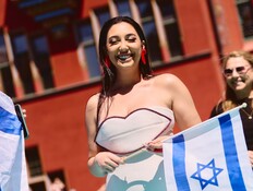 יובל רפאל בשטיח הטורקיז (צילום: Alma-Bengtsson_EBU)