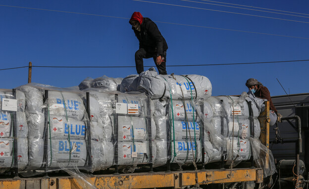 עזתים משתלטים על הסיוע ההומניטרי