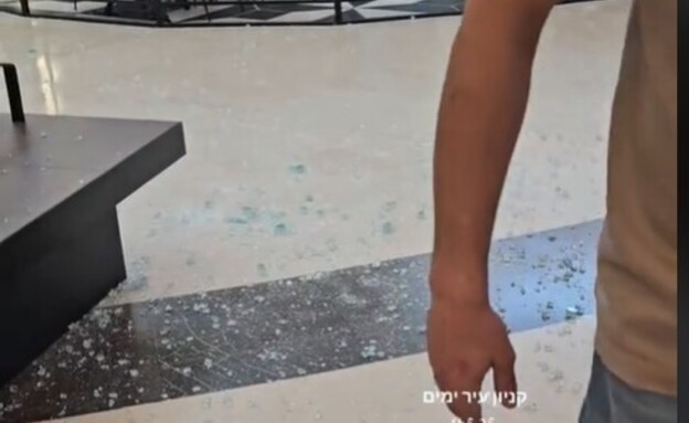 פיצוץ זכוכית בקניון עיר ימים (צילום: tik tok)