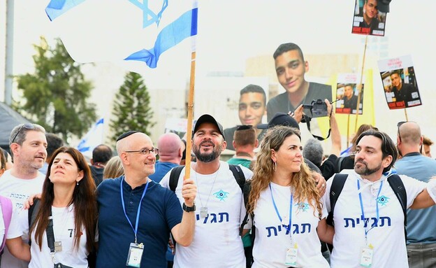 כיכר החטופים בזמן שחרור עידן אלכסנדר (צילום: דנור אהרון) כיכר החטופים בזמן שחרור עידן אלכסנדר (צילום: דנור אהרון)
