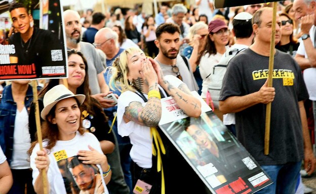 כיכר החטופים בזמן שחרור עידן אלכסנדר (צילום: דנור אהרון) כיכר החטופים בזמן שחרור עידן אלכסנדר (צילום: דנור אהרון)