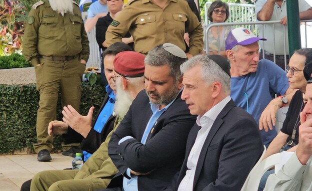 דדי ברנע בהלווית צבי פלדמן