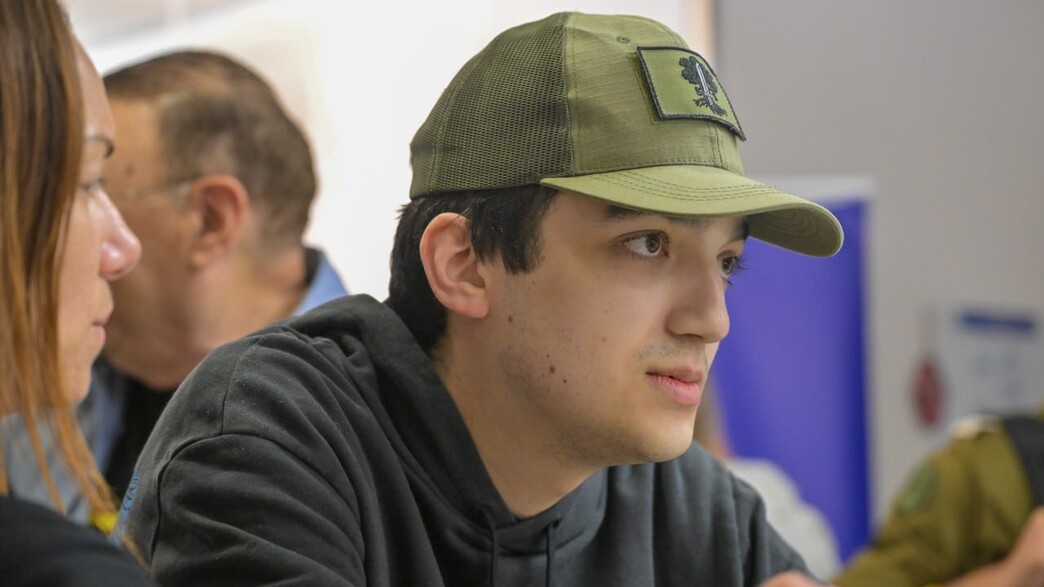 עידן אלכסנדר במפגש עם בני משפחתו בבית החולים עידן אלכסנדר במפגש עם בני משפחתו בבית החולים