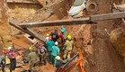 פעולות החילוץ באתר הבנייה ברחוב רכסים ברמת גן (צילום: מד"א)