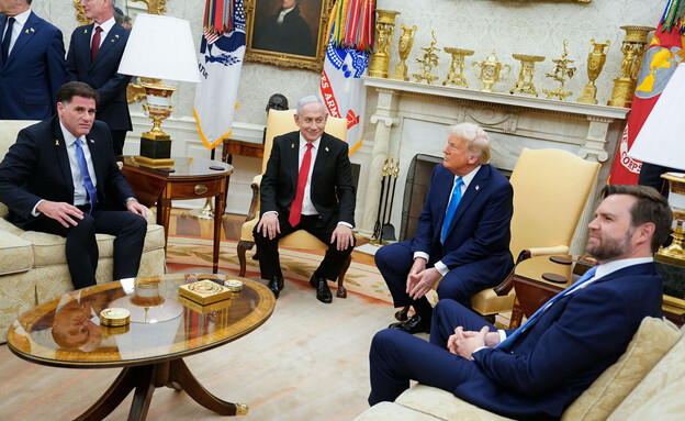 נתניהו, טראמפ, דרמר בבית הלבן (צילום: Jabin Botsford /The Washington Post via Getty Images)