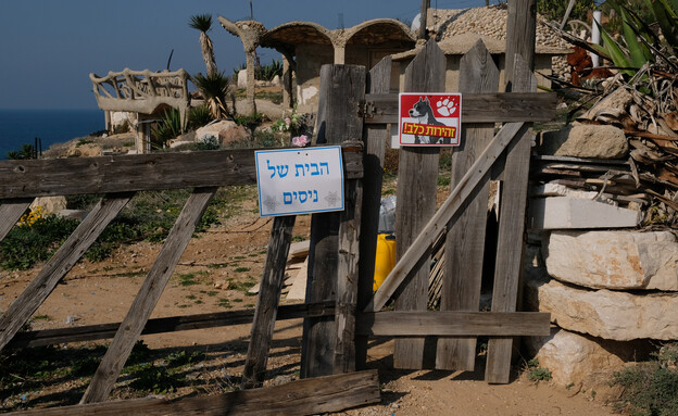 הבית של ניסים קחלון במערה (צילום: עמית מרטין מנשרוף, N12)