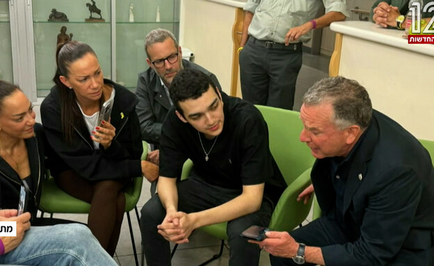 היום הראשון בבית: עידן אלכנסדר חזר מהשבי