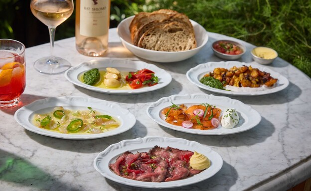 המנות ב"רופטופ 98" בניצוחו של השף צביקה שטראוס המנות ב"רופטופ 98" בניצוחו של השף צביקה שטראוס