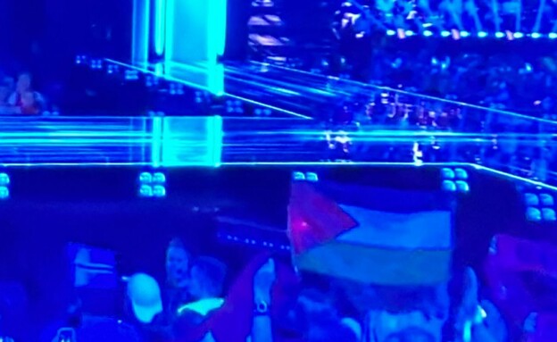 דגל פלסטין בחצי הגמר הראשון, אירוויזיון 2025 (צילום: EBU, צילום מסך)