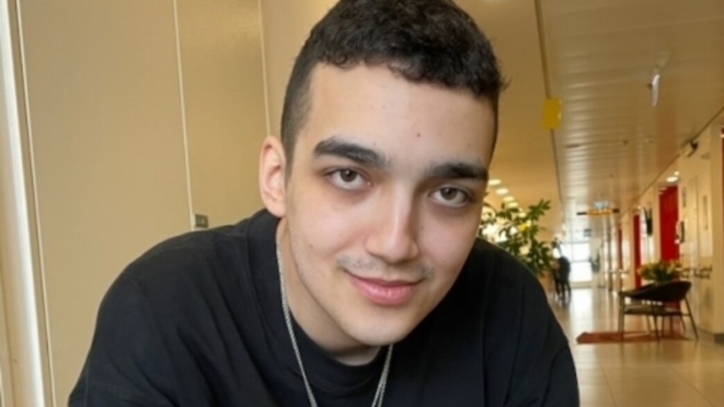 עידן אלכסנדר עם השרשרת שנתן לו סטיב וויטקוף