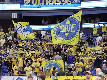 אוהדי מכבי ת“א בראש (אלן שיבר) אוהדי מכבי ת“א בראש (אלן שיבר)