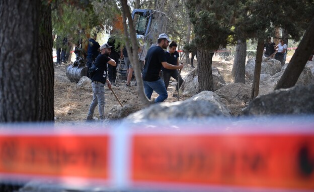 החיפושים אחר גופתו של ניסים שטרית ביער אשתאול (צילום: דוברות המשטרה)