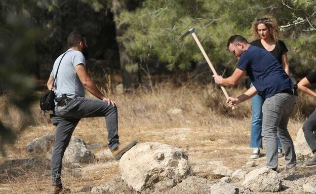 החיפושים אחר גופתו של ניסים שטרית ביער אשתאול (צילום: דוברות המשטרה)