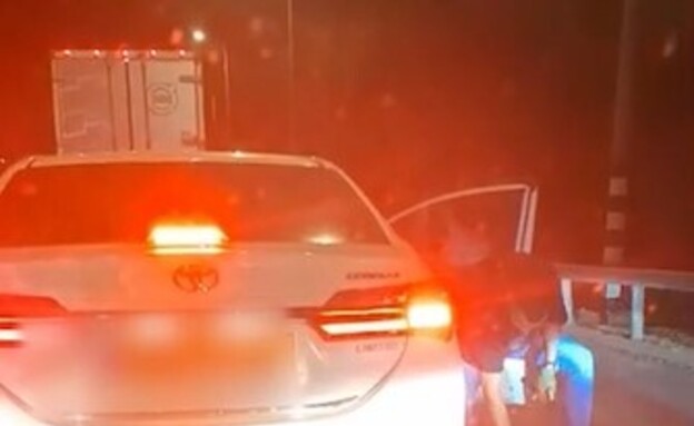 מעצר החשודים בכביש 6 (צילום: דוברות המשטרה)
