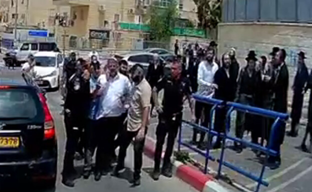 נטורי קרתא שהניפו דגלי אש״ף וניסו לתקוף את השר