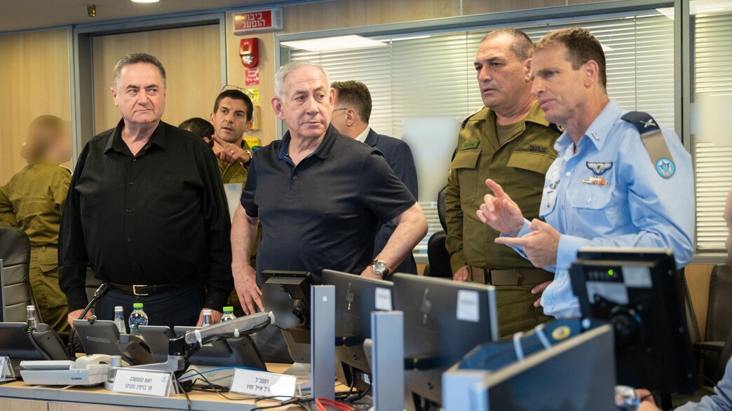 הבכירים צופים בתקיפה הבכירים צופים בתקיפה