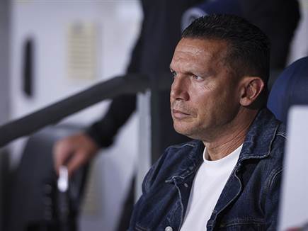 המאמן היוצא בכר. נעליים גדולות (מאור אלקסלסי) (צילום: ספורט 5)