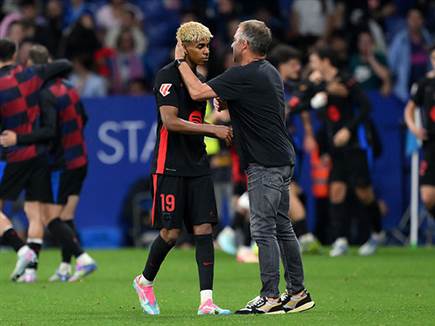 ופליק ולאמין ימאל חוגגים תואר שלישי העונה (Getty)