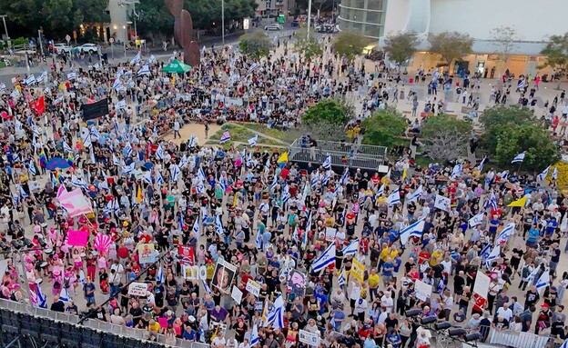 הפגנה נגד הממשלה בכיכר הבימה (צילום: גלעד פירסט)