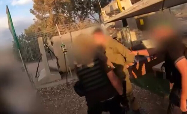 רגעי החטיפה של עידן אלכסנדר (צילום: חדשות 12)