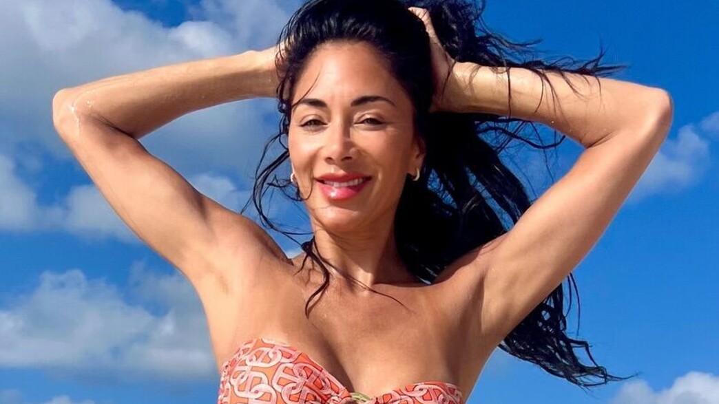 ניקול שרזינגר בביקיני ניקול שרזינגר בביקיני