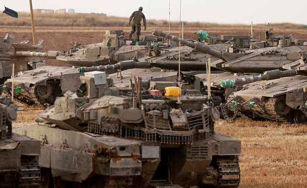 הכנת כוחות בעזה (צילום: MENAHEM KAHANA/AFP via Getty Images)
