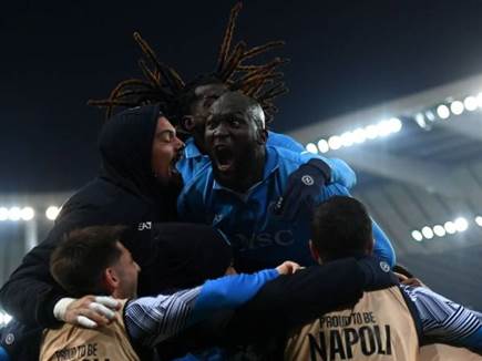 שחקני נאפולי חוגגים. האם נזכה לפוטו-פיניש מהסרטים באיטליה? (GETTY) (צילום: ספורט 5)