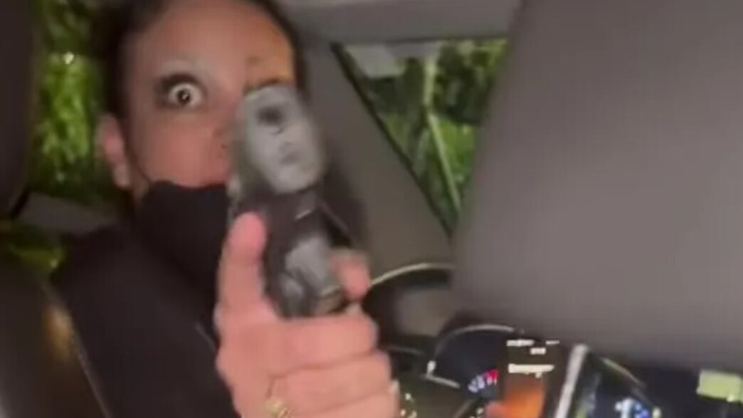 הנהגת מאיימת באקדח