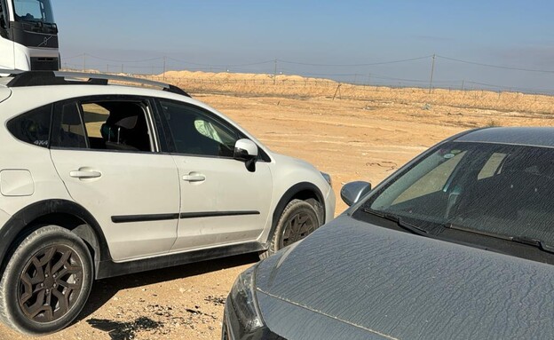 רכבים של חיילים שנפרצו בבסיס צאלים