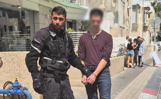 רגע מעצר התייר הגרמני (צילום: שימוש לפי סעיף 27א' לחוק זכויות יוצרים)