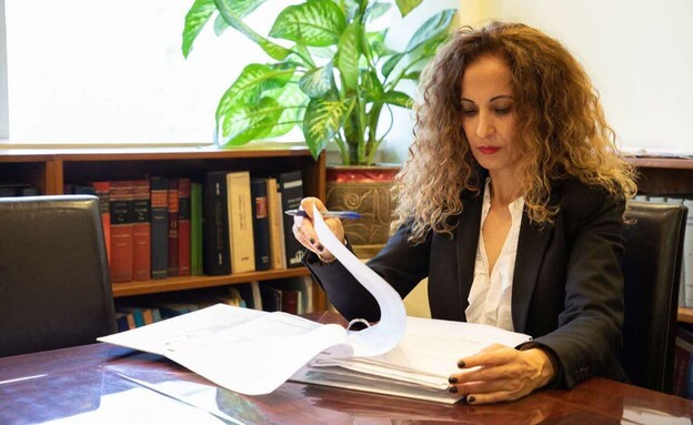 עו