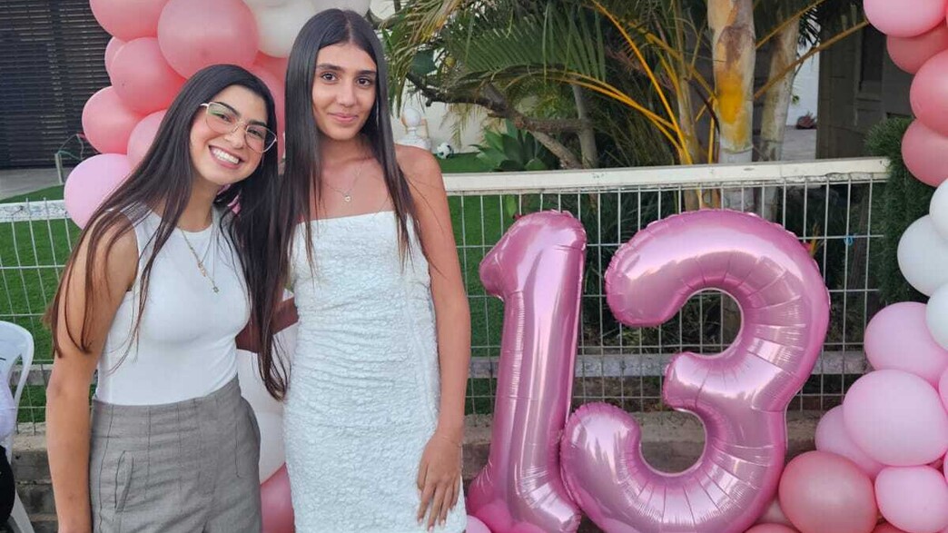 רז עם אופק ראשון בחגיגות יום ההולדת רז עם אופק ראשון בחגיגות יום ההולדת